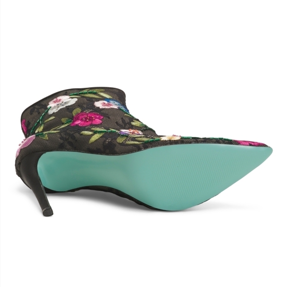 🖤🔹️Betsey Johnson🔹️ ANITA BLACK MULTI FLORAL Bootie - Picture 5 of 6